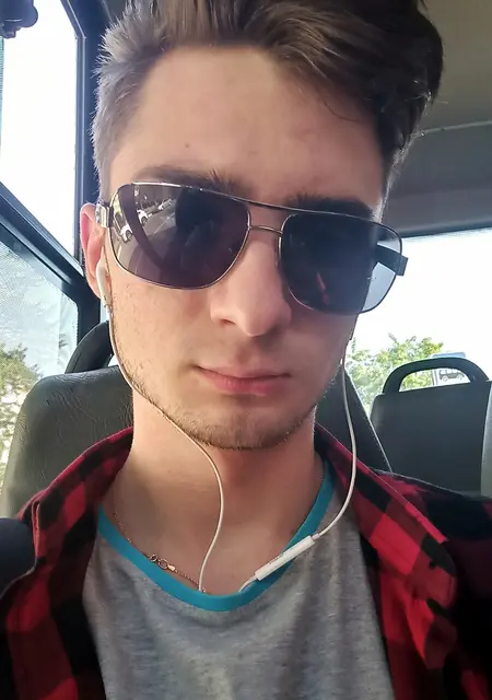 Я Илья, 21, из Туапсе, ищу знакомства без обязательств