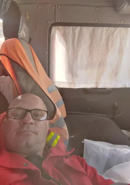 Сергей из Корсакова, мне 45, познакомлюсь на одну ночь