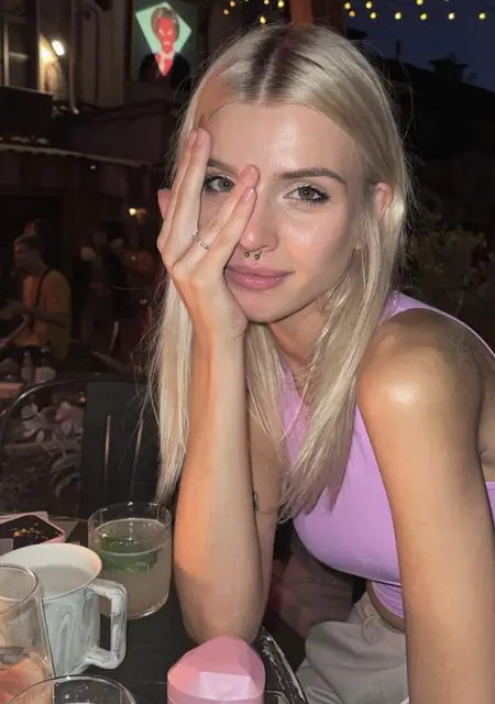 Я Мира, 24, из Саратова, ищу знакомства на одну ночь