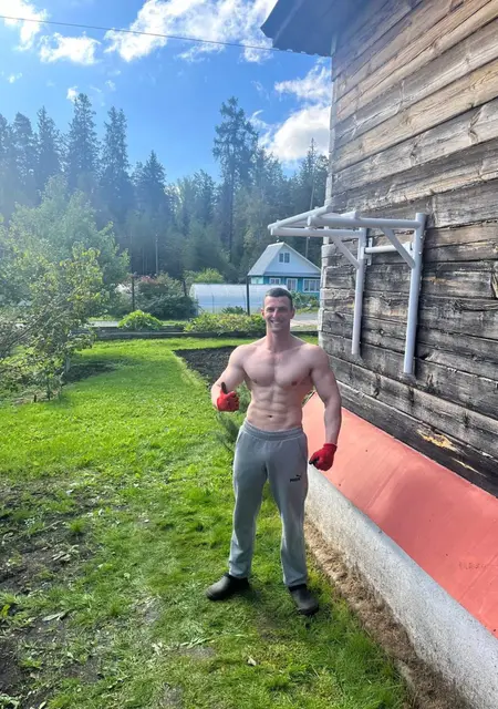 Я Maksim, 28, знакомлюсь на одну ночь в Первоуральске