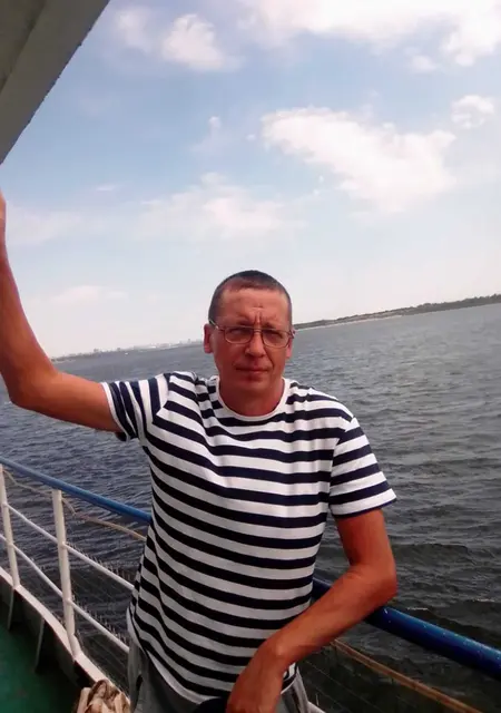 Я Юрий, 42, из Камышина, ищу знакомства на одну ночь