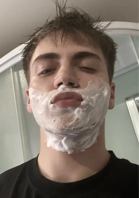 Зорик из Москвы, мне 18, познакомлюсь без обязательств