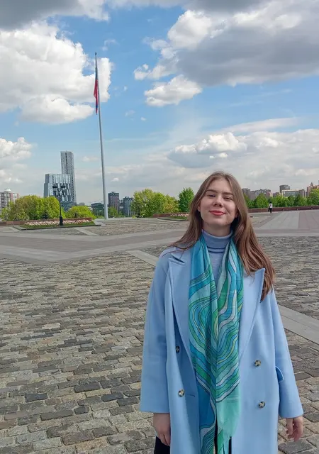 Лиза из Конакова, мне 21, познакомлюсь для открытые отношения