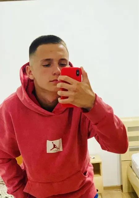 Коля из Чехова, мне 19, познакомлюсь на одну ночь