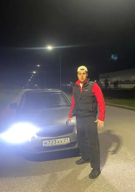 Я Илья, 20, из Москвы, ищу знакомства на одну ночь