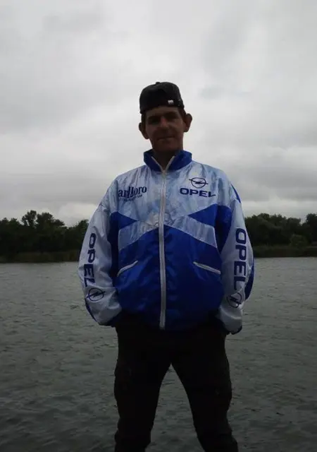 Денис из Морозовска, ищу на сайте постоянные отношения