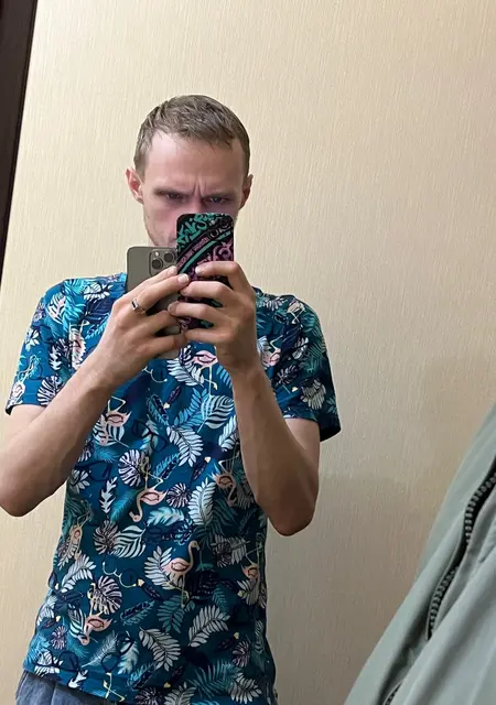 Александр из Сургута, мне 27, познакомлюсь для общения