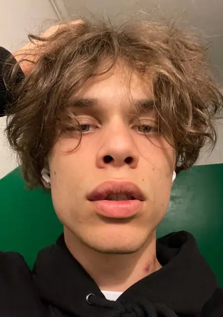 Я Алексей, 20, из Брянска, ищу знакомства без обязательств