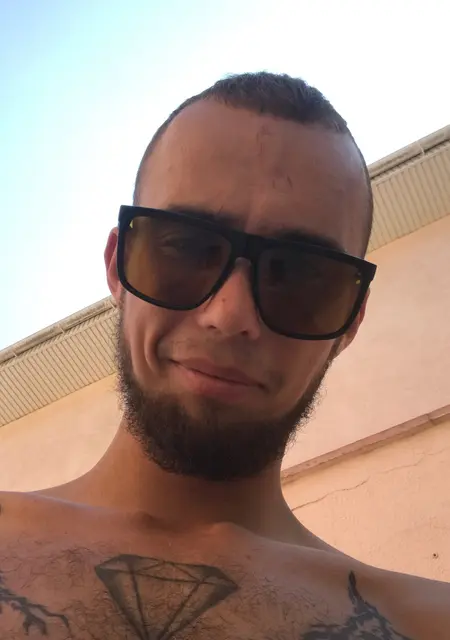 Никита из Анапы, мне 23, познакомлюсь без обязательств