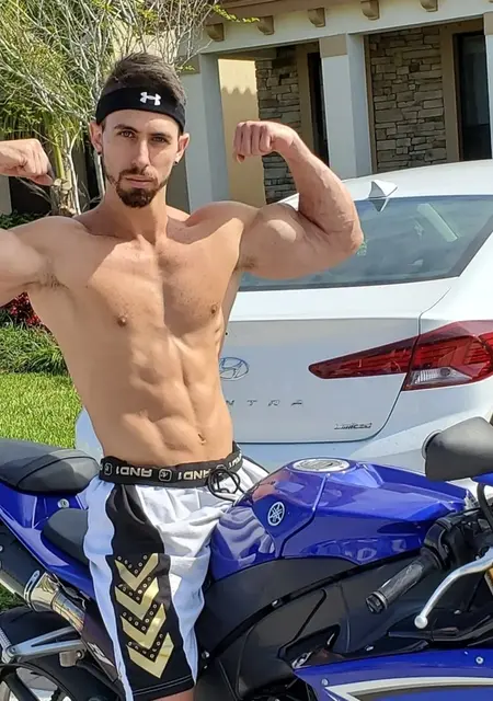 Андрей из Симферополя, ищу на сайте знакомства на одну ночь