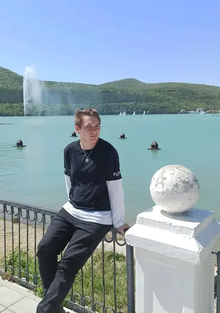 Олег из Керчи, мне 20, познакомлюсь на одну ночь