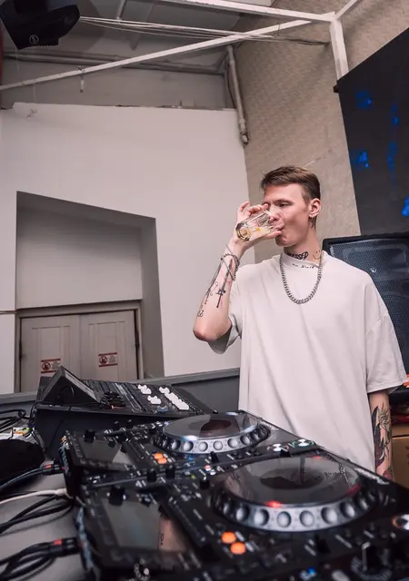 Ростислав из Владивостока, мне 25, познакомлюсь на одну ночь