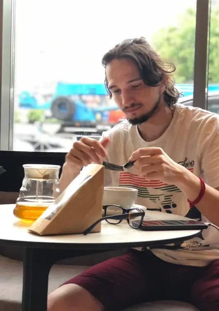 Я Антон, 27, из Твери, ищу знакомство для общения