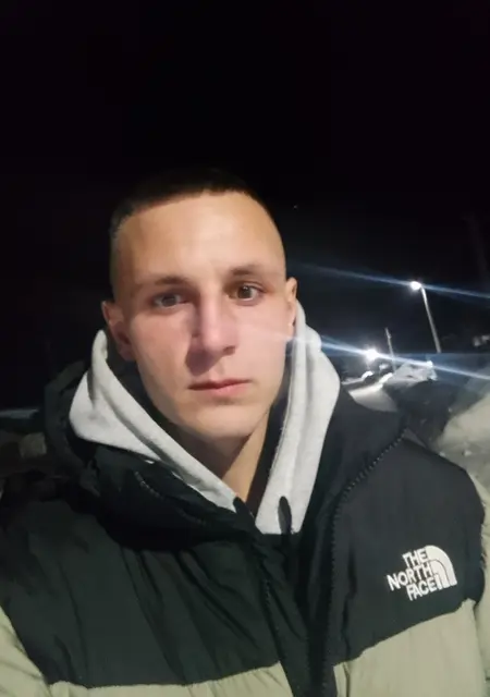 Я Roman, 22, из Новокуйбышевска, ищу знакомства без обязательств