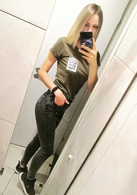 Я Дина, 28, из Клинцов, ищу знакомство для приятного времяпровождения