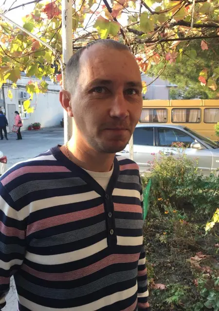 Антон из Геленджика, мне 45, познакомлюсь без обязательств