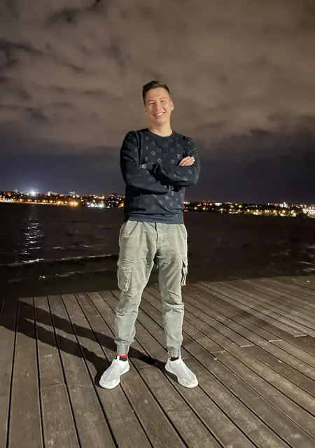 Михаил из Воронежа, ищу на сайте приятное времяпровождение