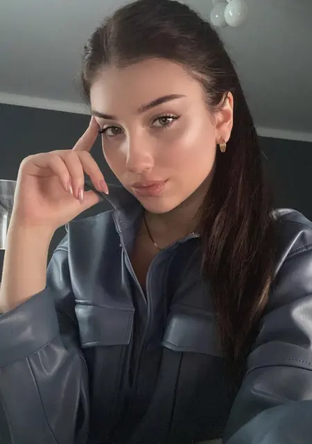 Александра из Подольска, ищу на сайте общение