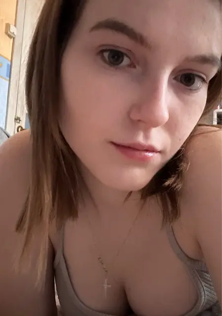 Я Алена, 19, из Красногорска, ищу знакомства на одну ночь