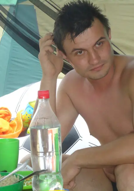 Денис из Уссурийска, мне 43, познакомлюсь без обязательств