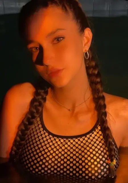 Вика из Воронежа, ищу на сайте знакомства на одну ночь