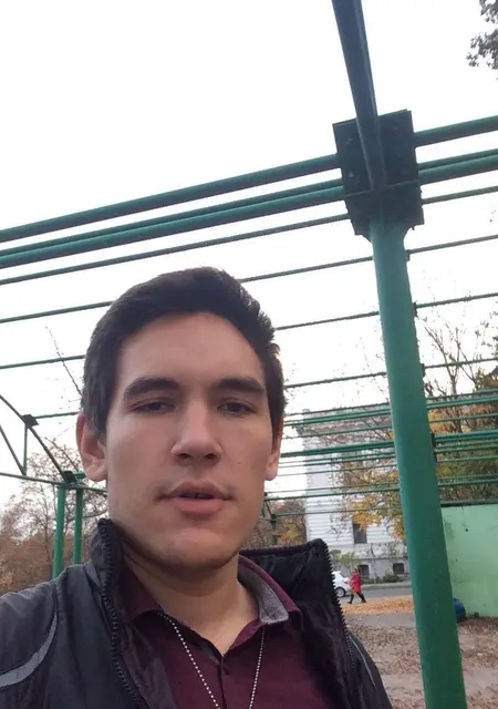 Виталий из Сум, мне 25, познакомлюсь для общения