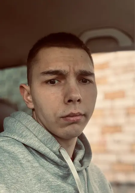 Артём из Великих Лук, ищу на сайте знакомства на одну ночь