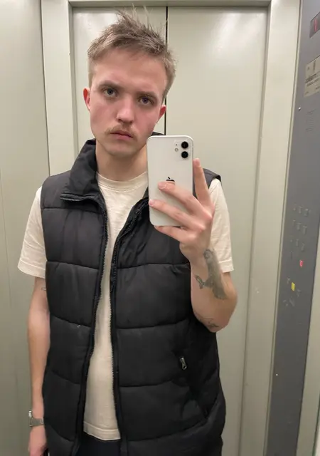 Александр из Кургана, мне 27, познакомлюсь на одну ночь