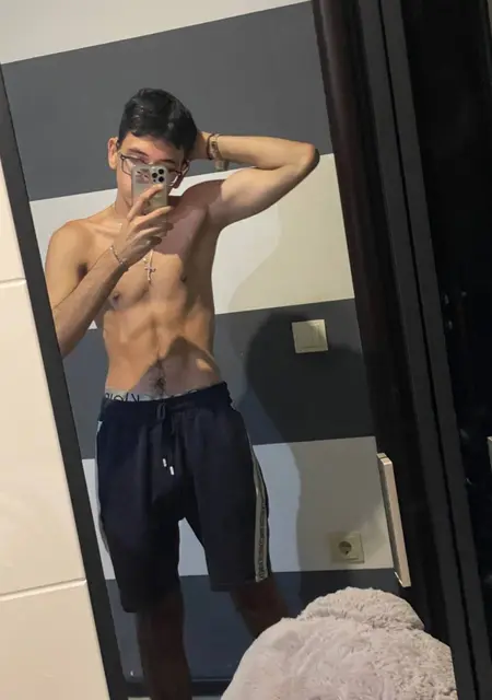 Я Артем, 20, знакомлюсь без обязательств в Таганроге