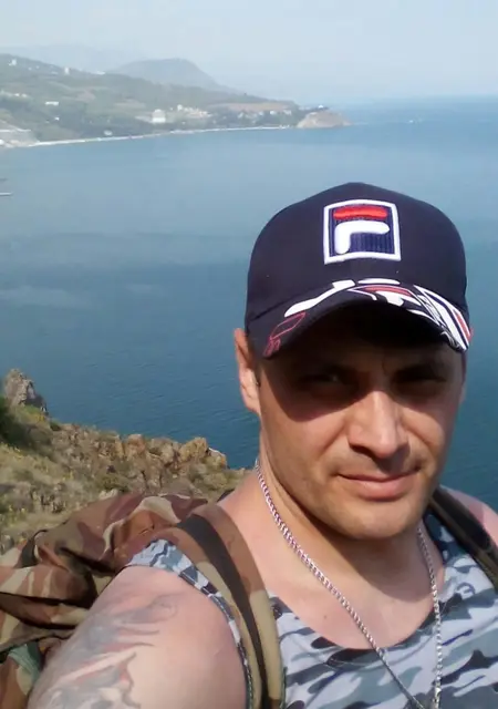 Я Олег, 42, из Симферополя, ищу знакомства без обязательств