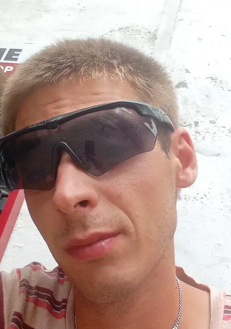 Я Максим, 28, знакомлюсь без обязательств в Керчи