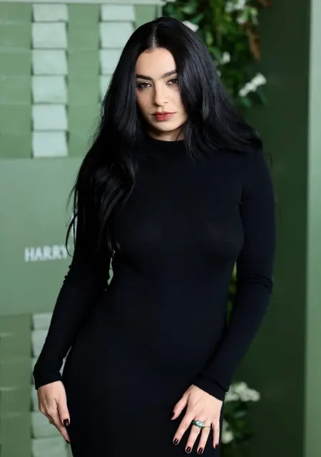 Я Агата, 35, из Иванова, ищу знакомство для открытые отношения