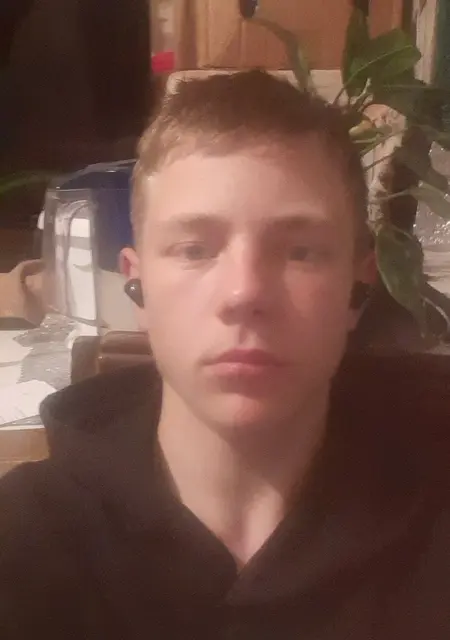 Я Алексей, 20, из Сеймчана, ищу знакомства без обязательств