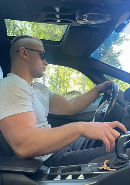 Я Даня, 20, из Людинова, ищу знакомство для открытые отношения