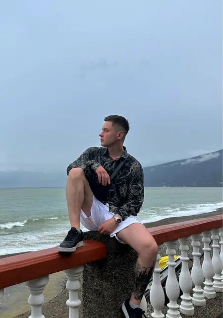 Даниил из Троицка, мне 25, познакомлюсь без обязательств