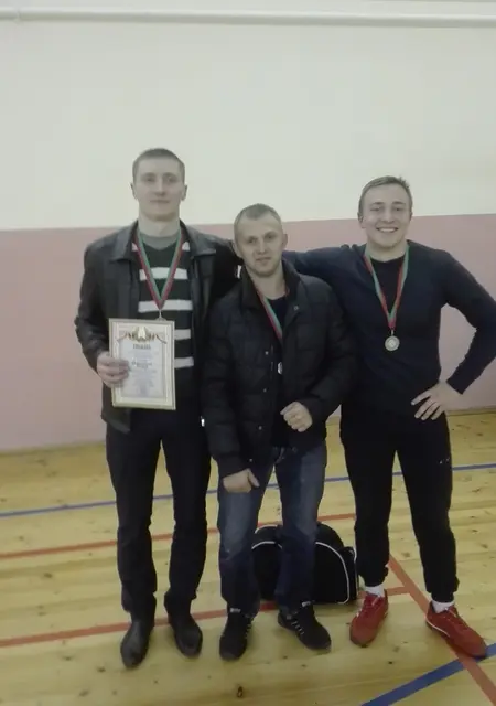 Я Серж, 35, из Крупок, ищу знакомства без обязательств